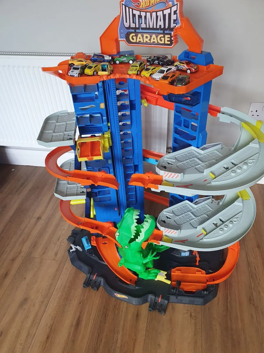 Hot wheels garage