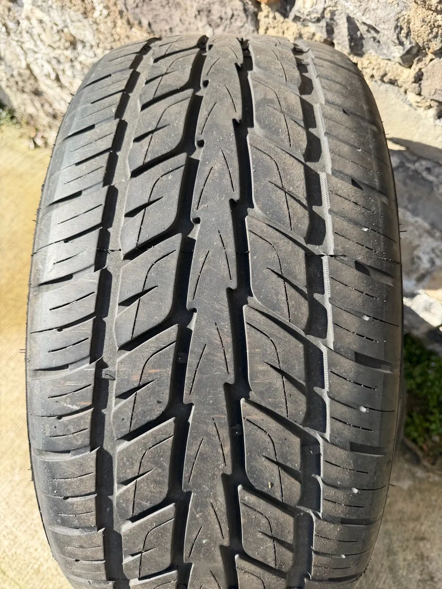 235x35R22 - Image 2