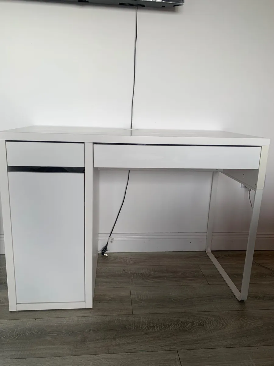 IKEA desk - Image 1