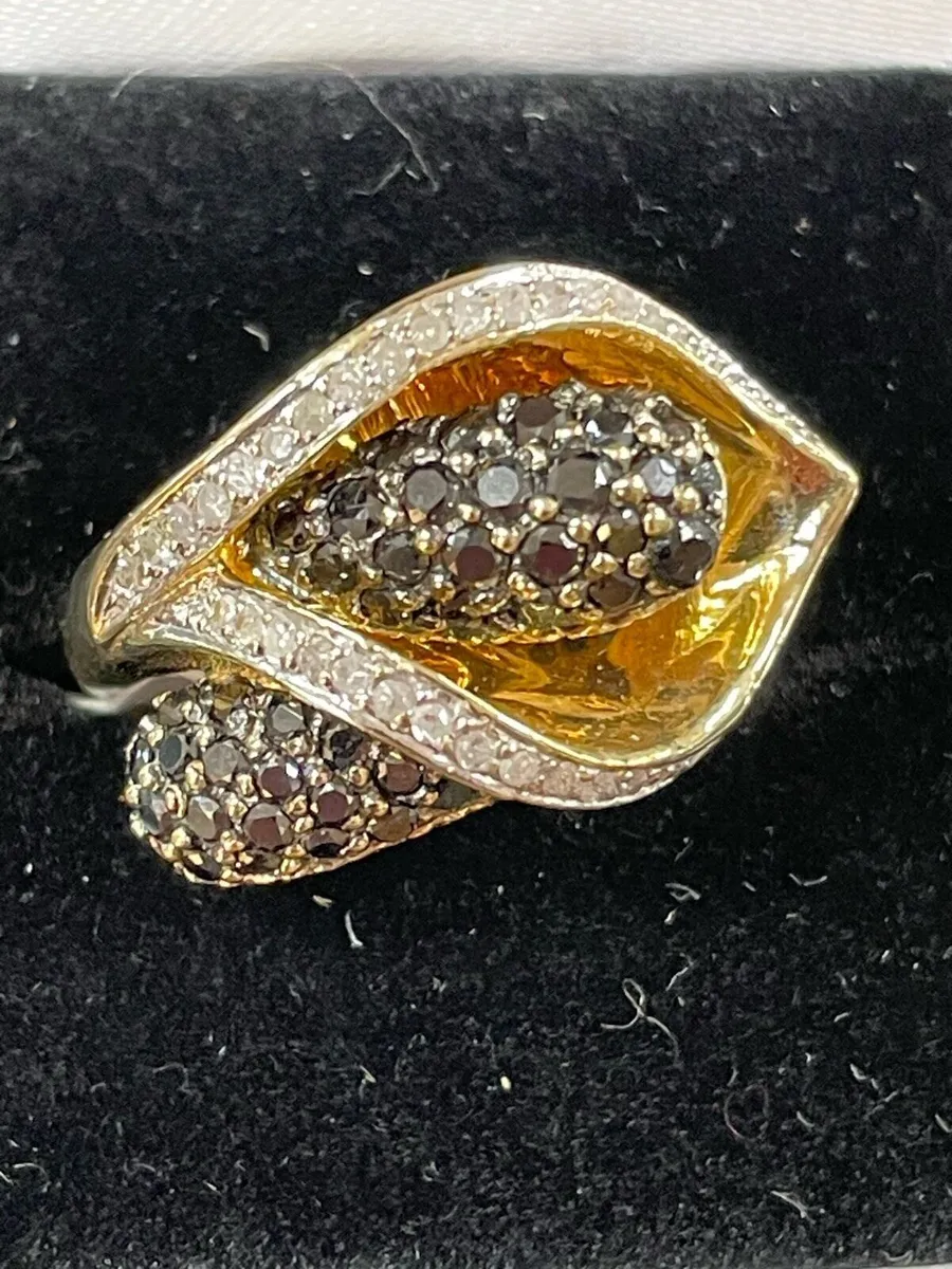 9k gold ring with diamonds and black stones - Image 1
