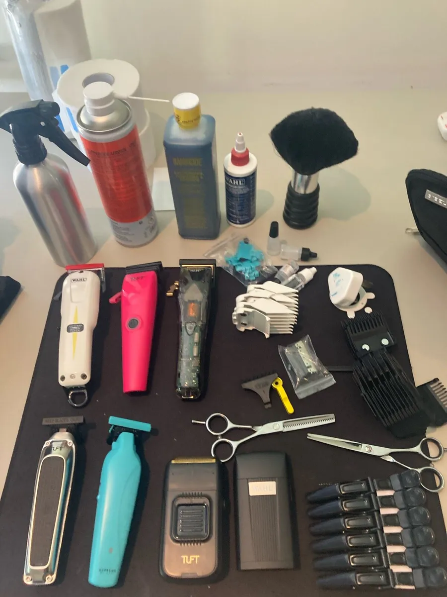 Barber supplies - Image 1
