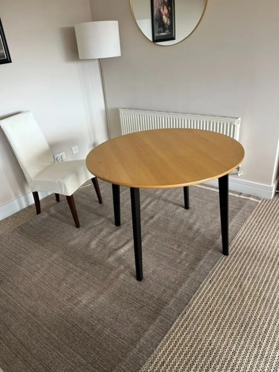 Table and 4 chairs - Image 2