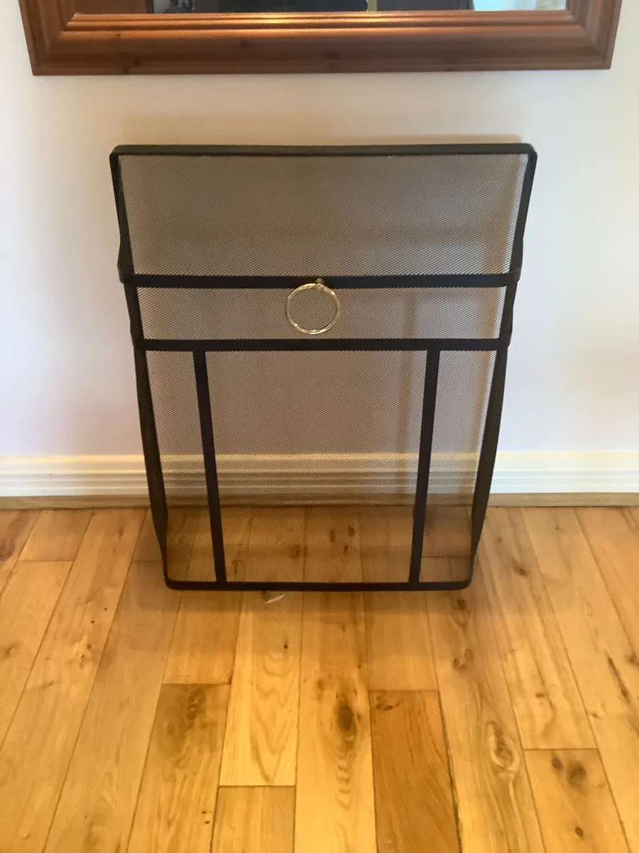 Large solid Fireguard  good as new in Sligo - Image 4