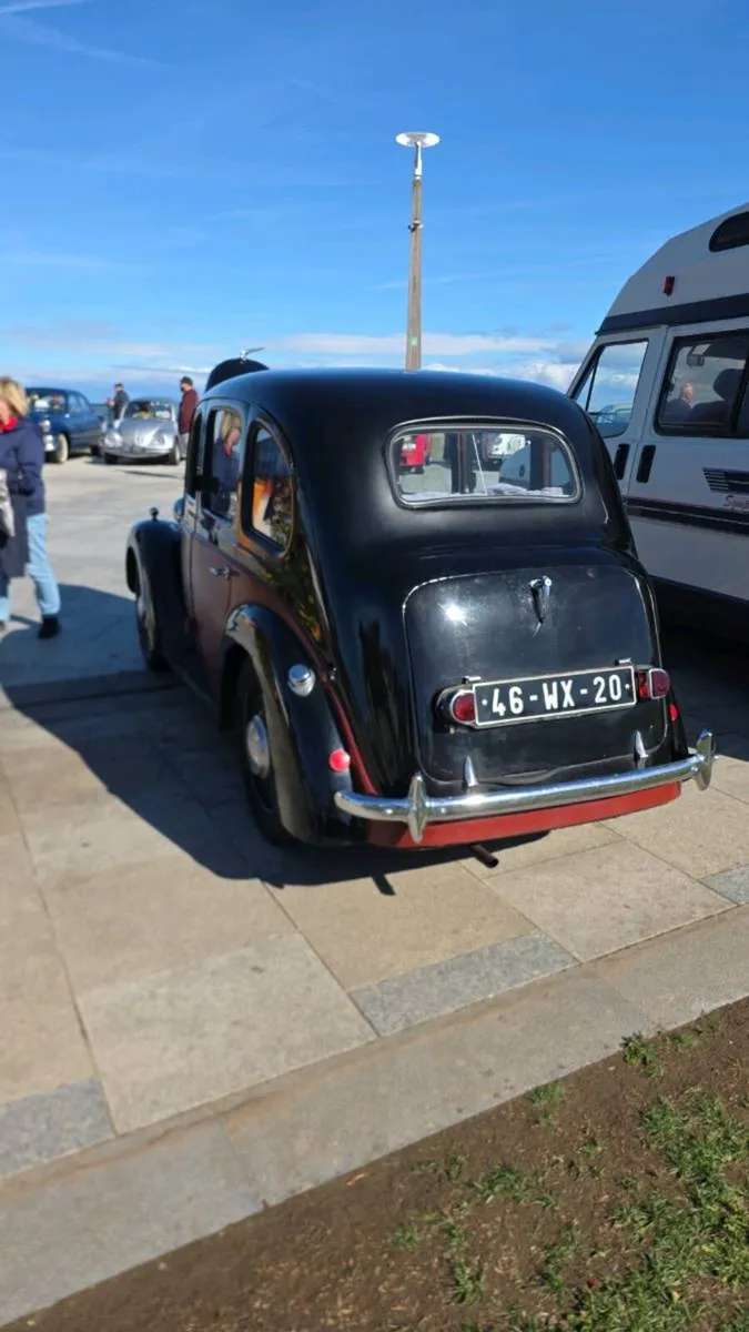 1946 austin - Image 4