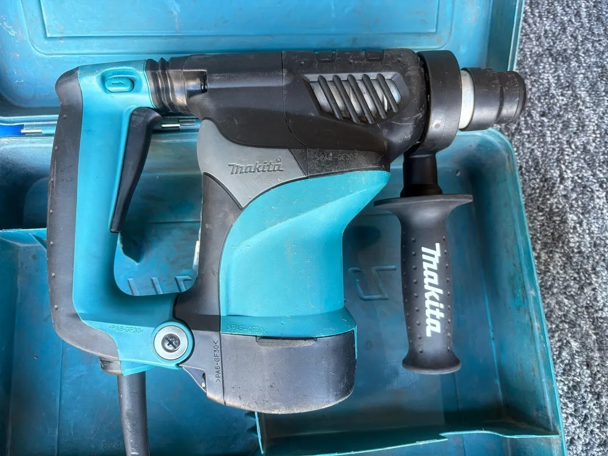 Makita HR2811 3 Mode Hammer Drill - Image 2