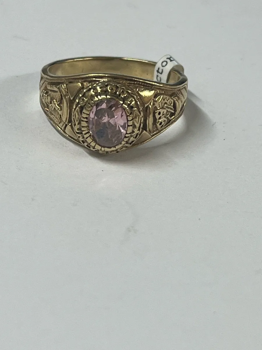 9k gold ring with pink stone. - Image 1