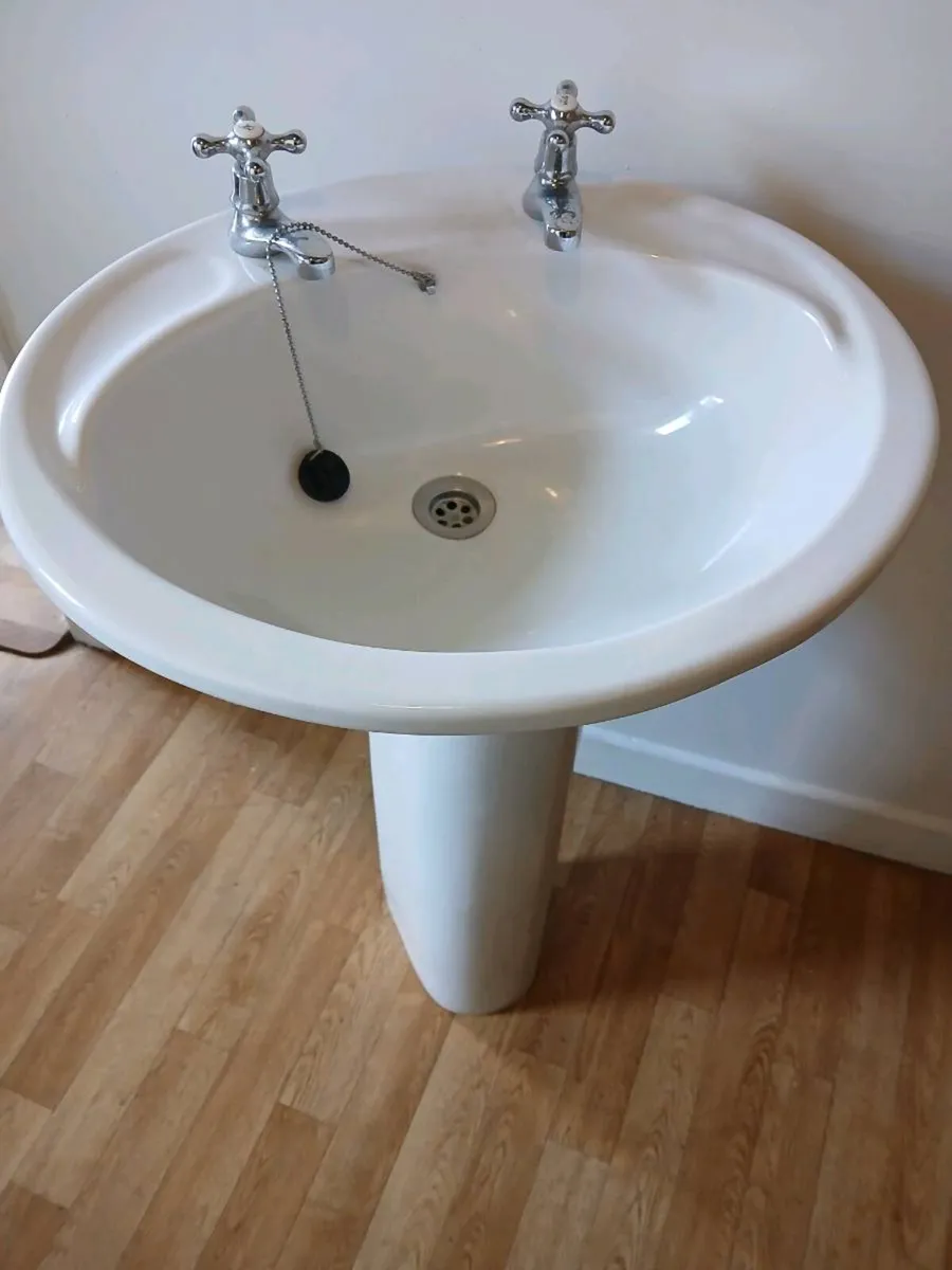 VANITY SINK With Pedestil - Image 1