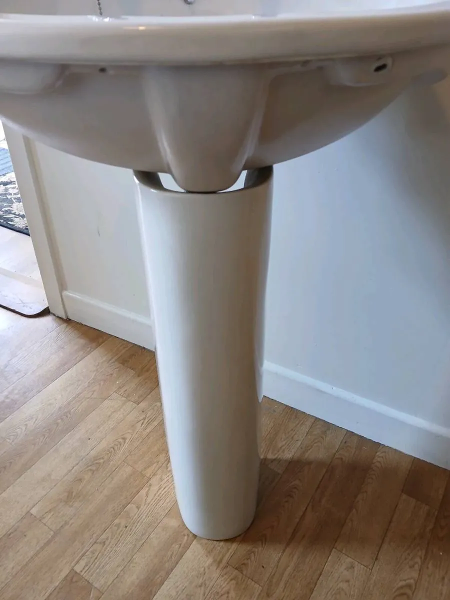 VANITY SINK With Pedestil - Image 2