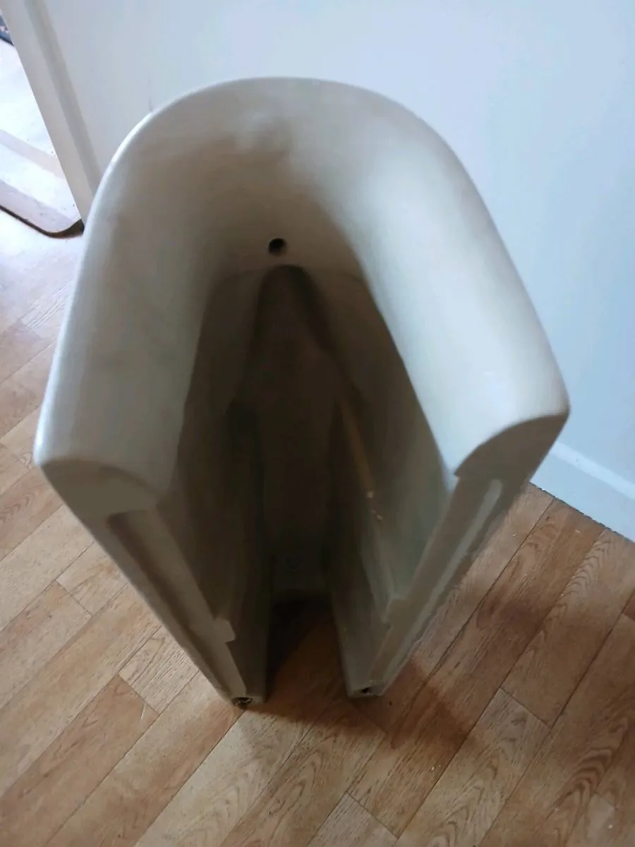 VANITY SINK With Pedestil - Image 3