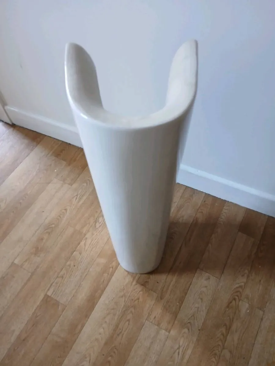 VANITY SINK With Pedestil - Image 4