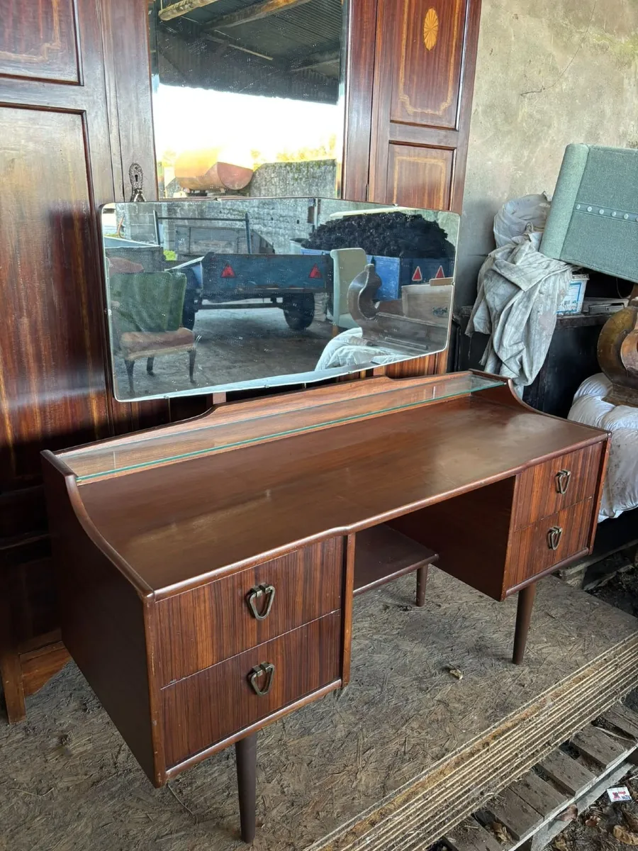 Vintage Dressing Table / Vanity – Original Mirror - Image 1