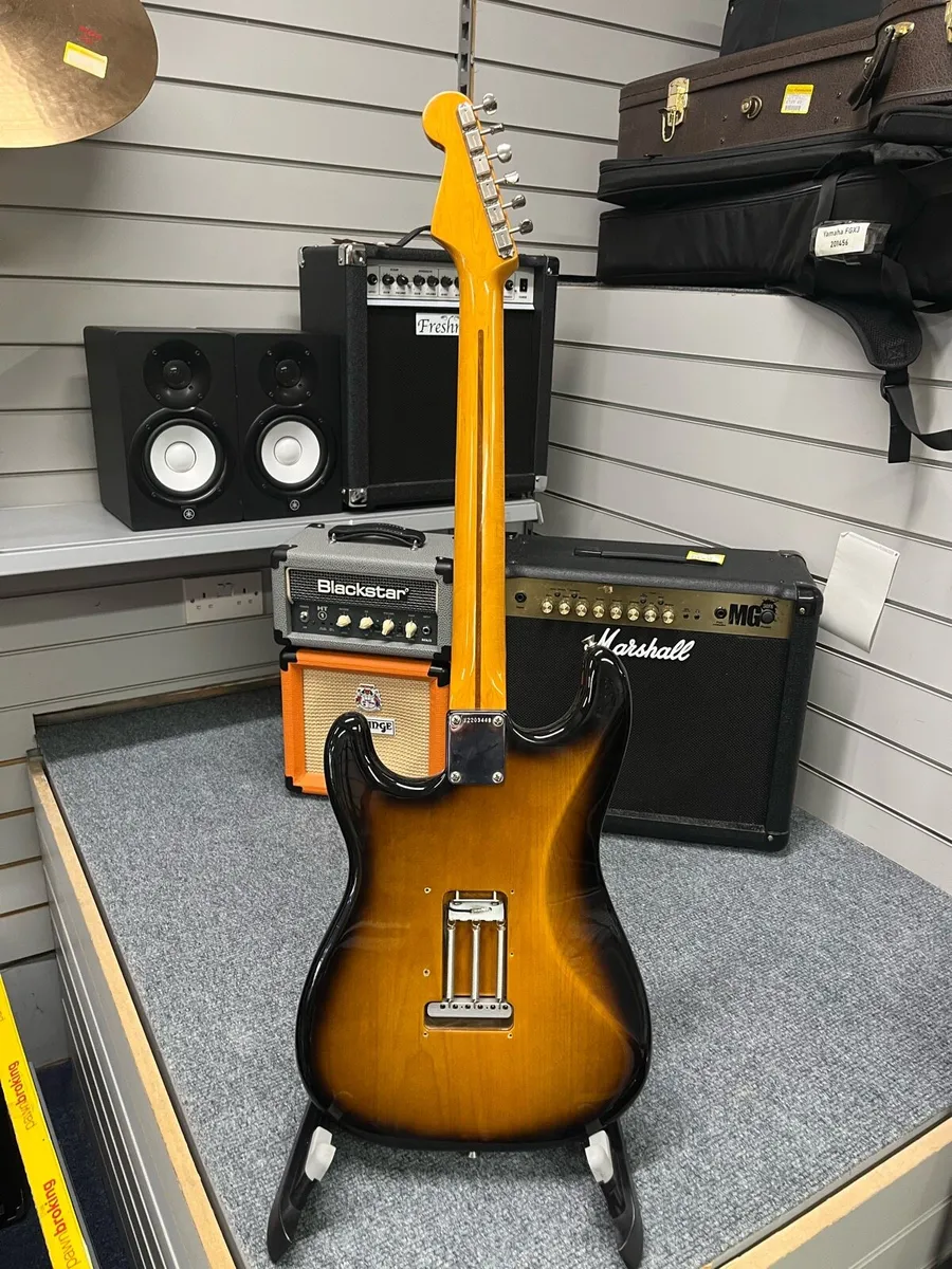Fender American Vintage 2 Stratocaster - Image 4
