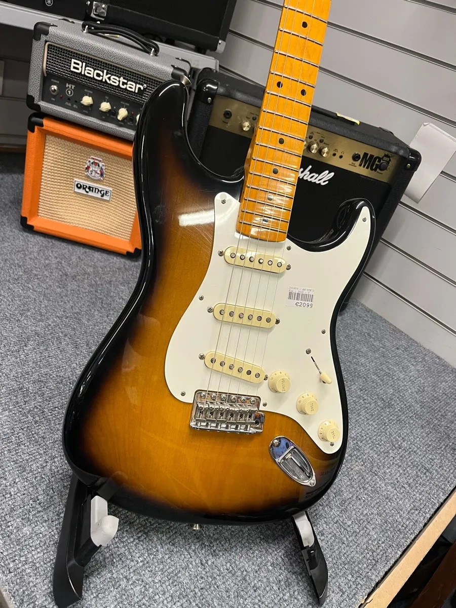 Fender American Vintage 2 Stratocaster - Image 2