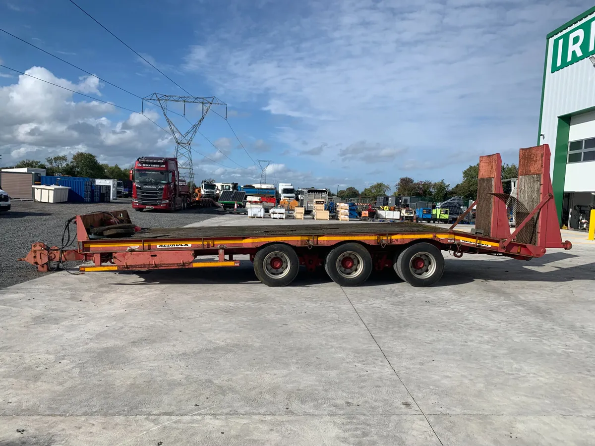 UNRESERVED 2012 REDROCK TRI AXLE LOW LOADER - Image 2