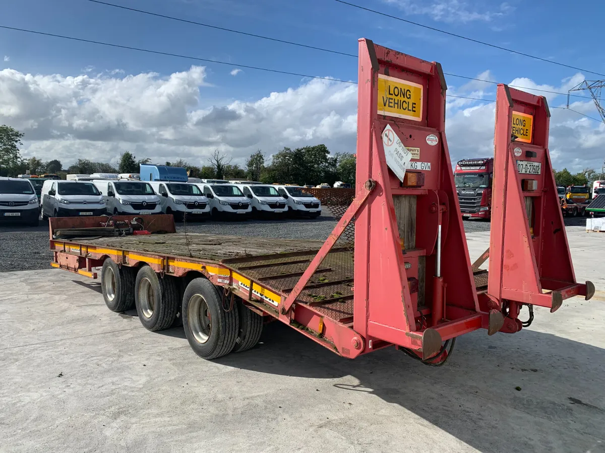 UNRESERVED 2012 REDROCK TRI AXLE LOW LOADER - Image 3