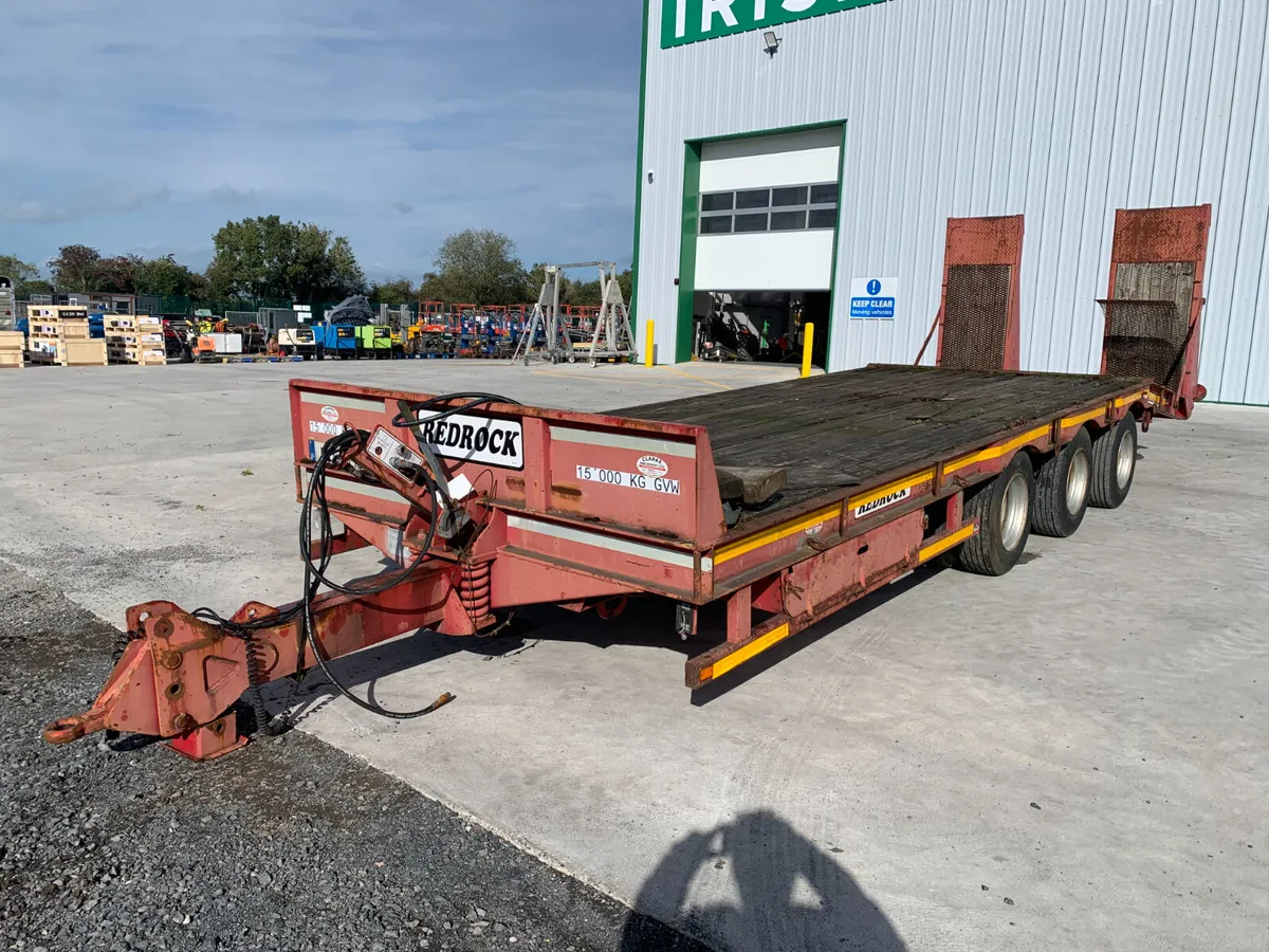 UNRESERVED 2012 REDROCK TRI AXLE LOW LOADER - Image 1