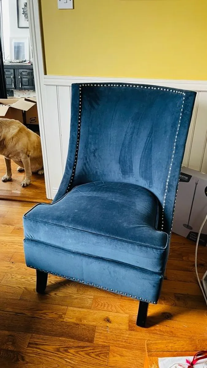 Two stunning navy wingback chairs - Image 4