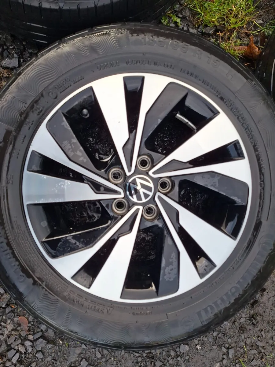 15" Genuine Vw Polo alloys with tyres - Image 1