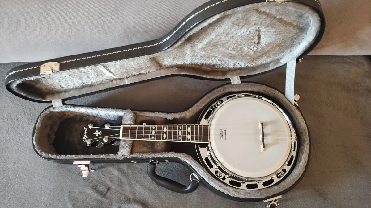 Ozark 2037 Ukulele-Banjo 4 String - Image 1