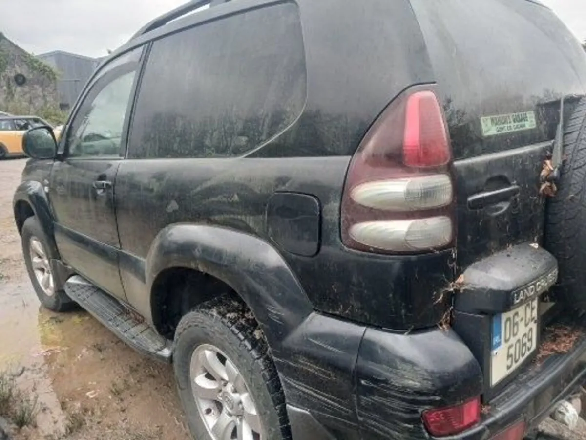 breaking    landcruiser     prado - Image 3
