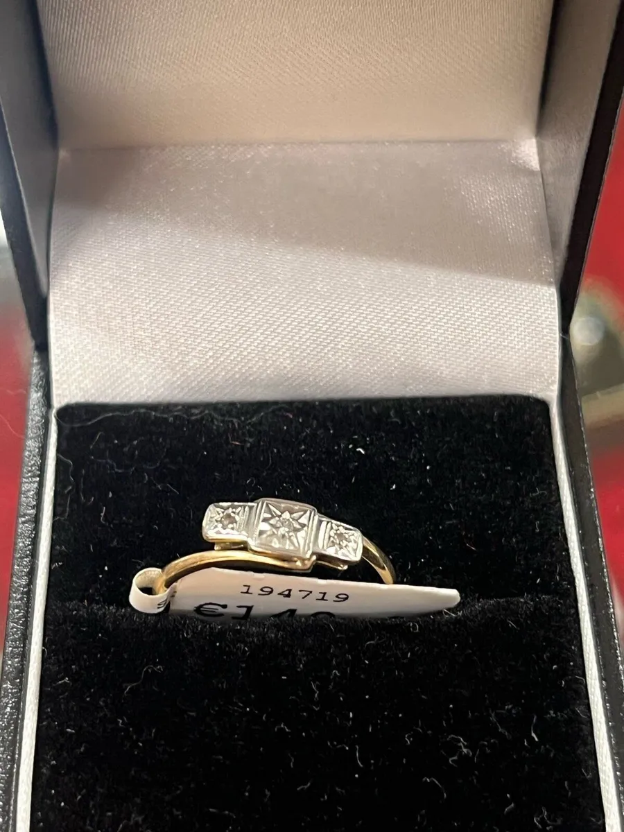 Vintage 9k gold and platinum ring with diamonds. - Image 1