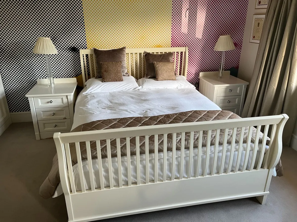 High-end Media/TV Unit + Girl's Bed - Image 4