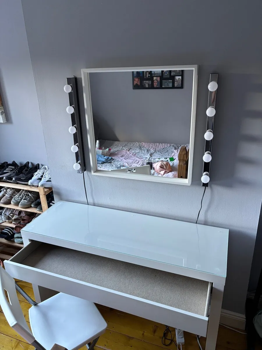 Dressing Table Set - Mirror, Lights and Chair - Image 3