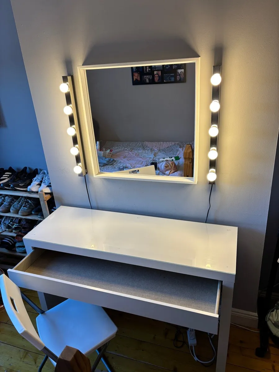 Dressing Table Set - Mirror, Lights and Chair - Image 4