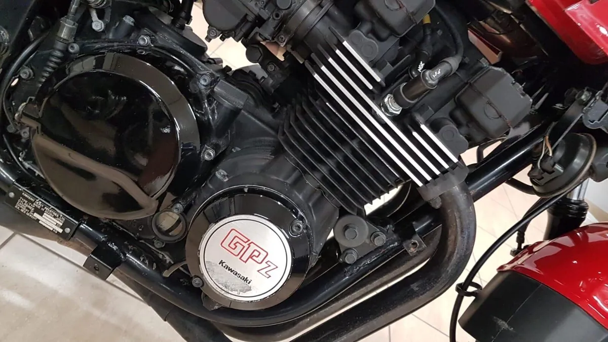 Kawasaki gpz750 Ut - Image 4