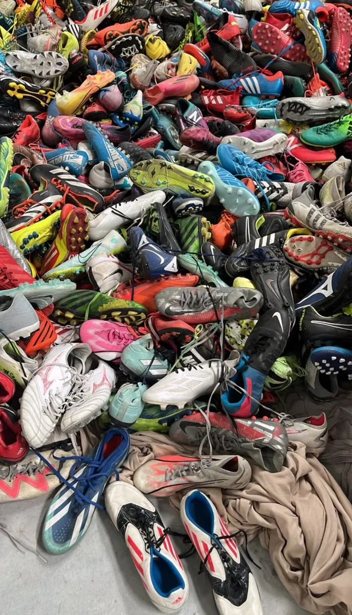 Used football boots (bulk) - Image 2