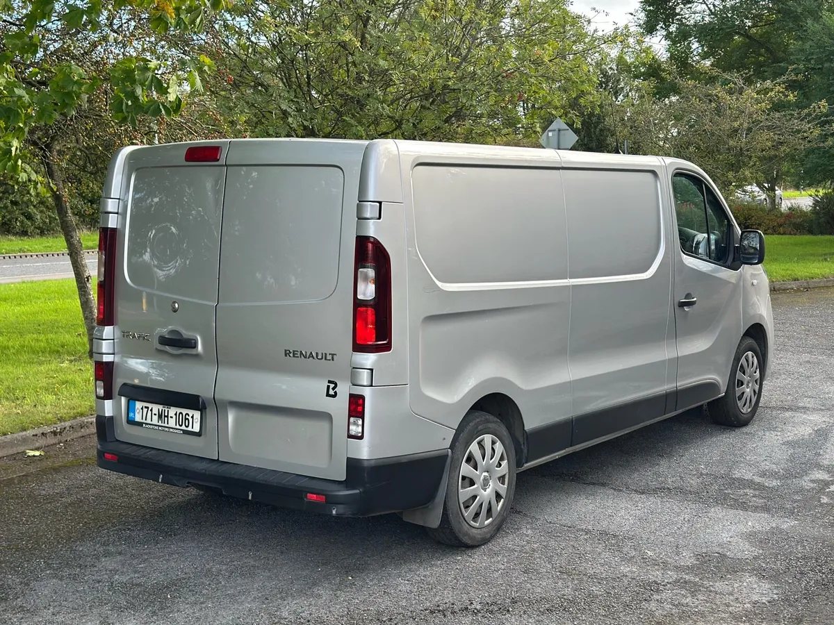 2017 Renault traffic cvrt and tax - Image 4