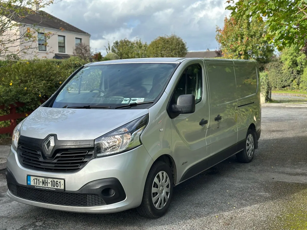 2017 Renault traffic cvrt and tax - Image 2