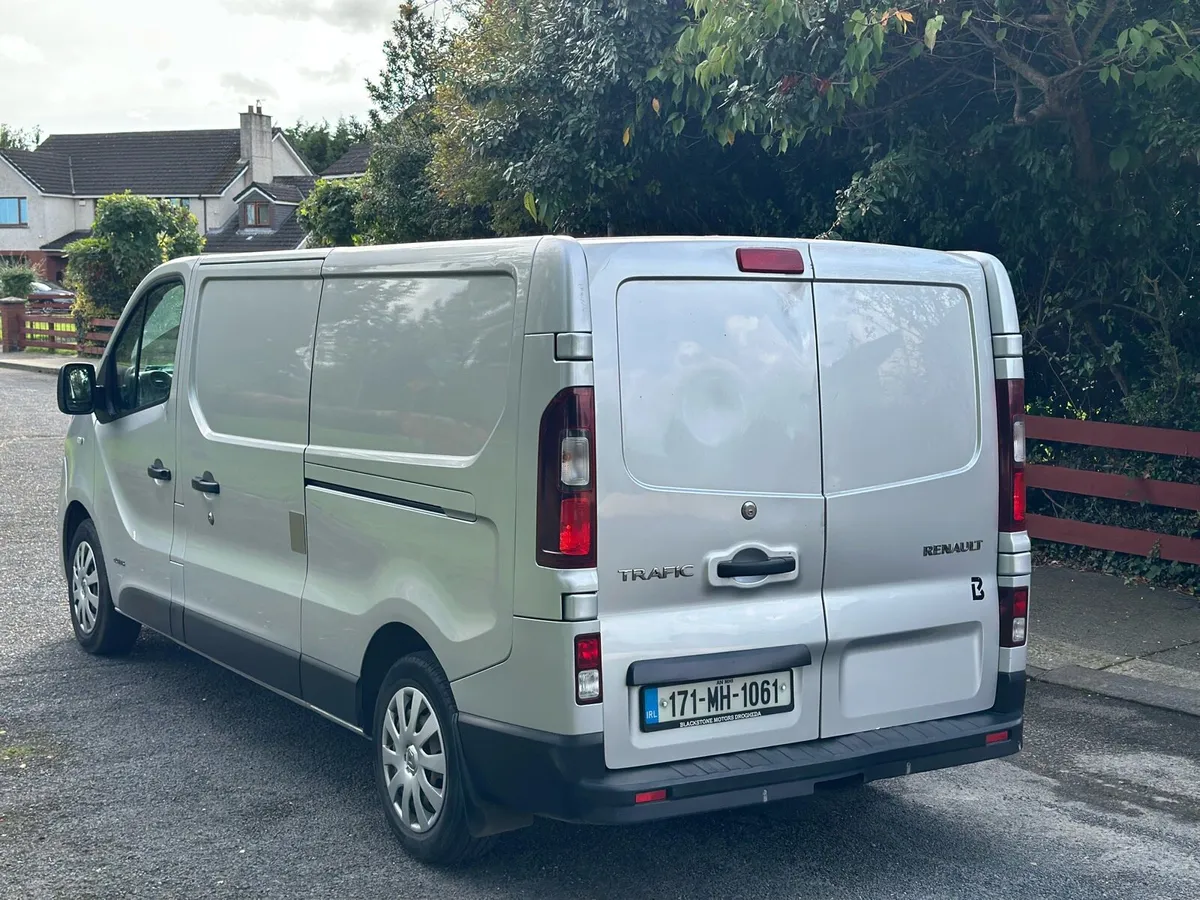 2017 Renault traffic cvrt and tax - Image 3