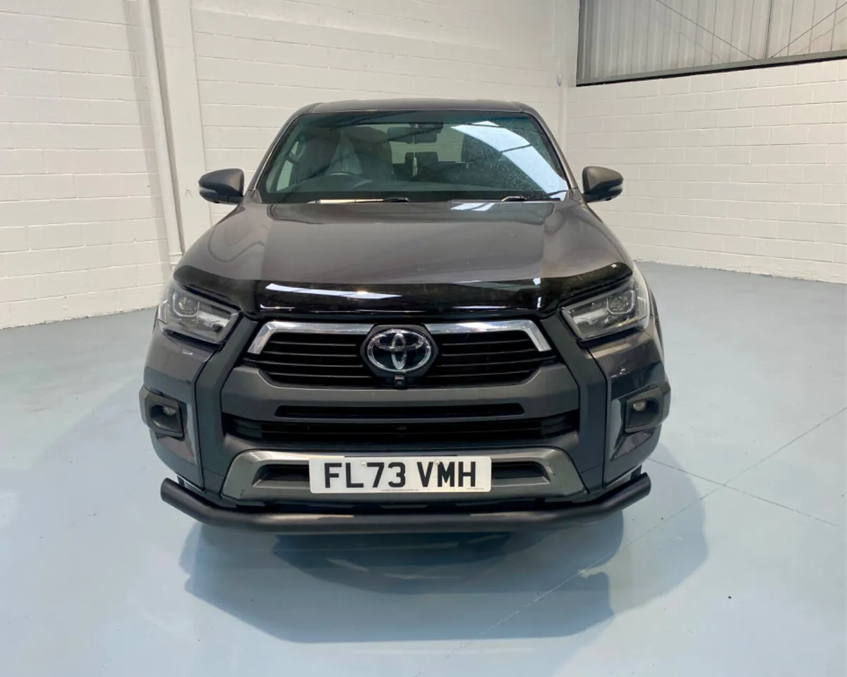 2023 Toyota Hilux 2.8 Invincible X Auto - Image 3