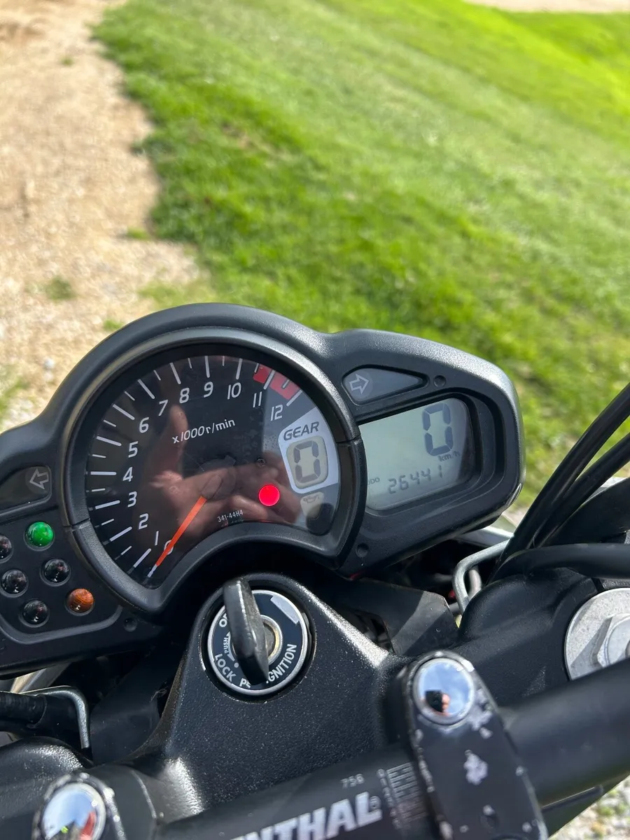 Suzuki SV 2013 - Image 1