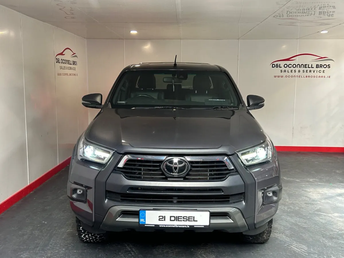 Toyota Hilux INVINCIB X 2.8 D-4D 4WD INVINCIBLE X - Image 3