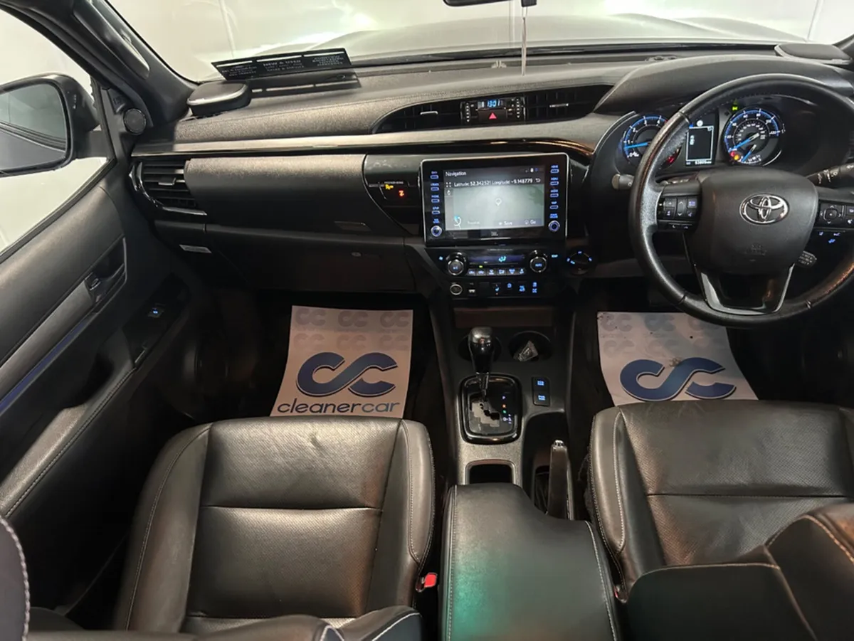Toyota Hilux INVINCIB X 2.8 D-4D 4WD INVINCIBLE X - Image 4