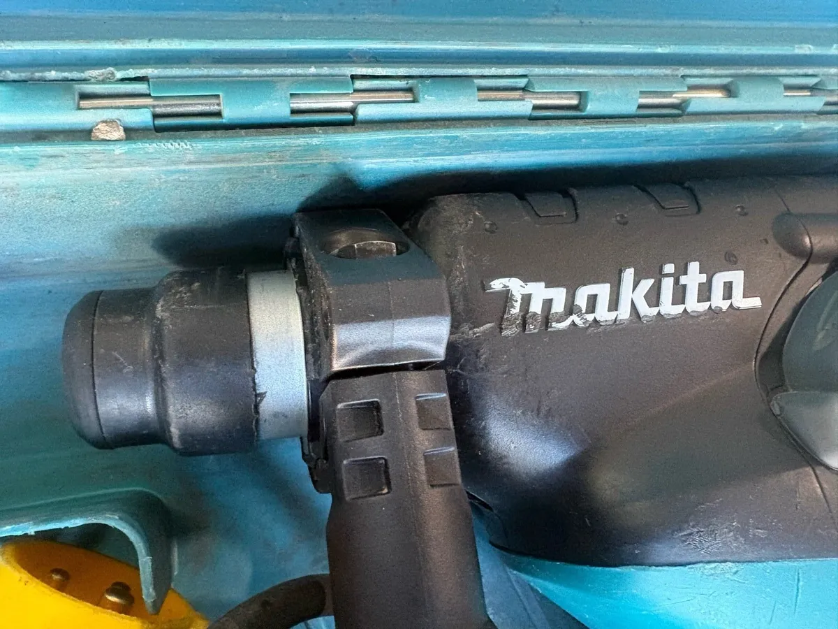 Makita HR2811 3 Mode Hammer Drill - Image 4