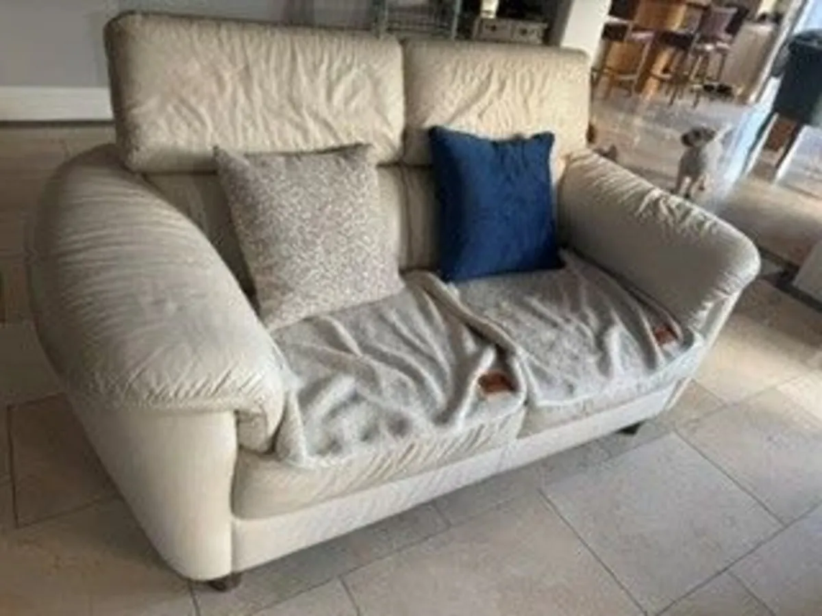 Large suite of furniture - Image 3