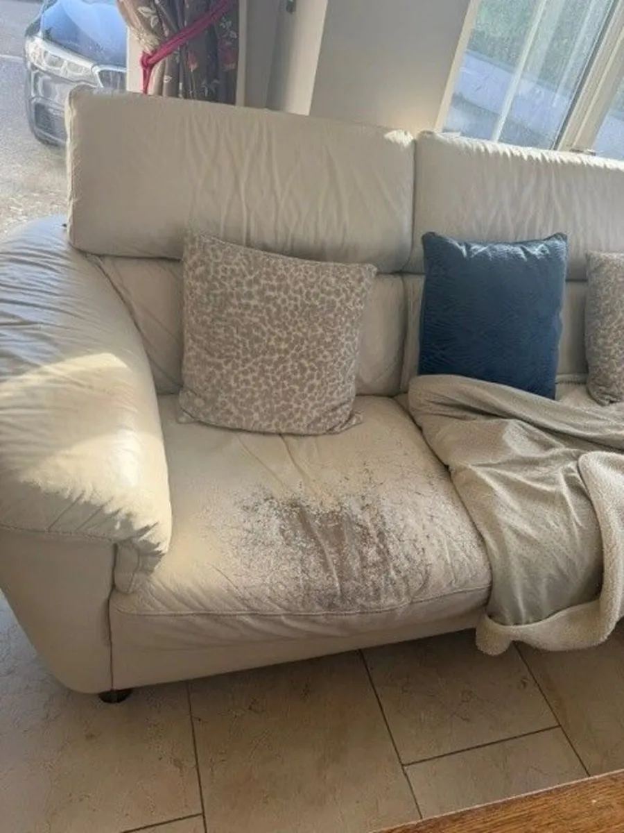 Large suite of furniture - Image 4