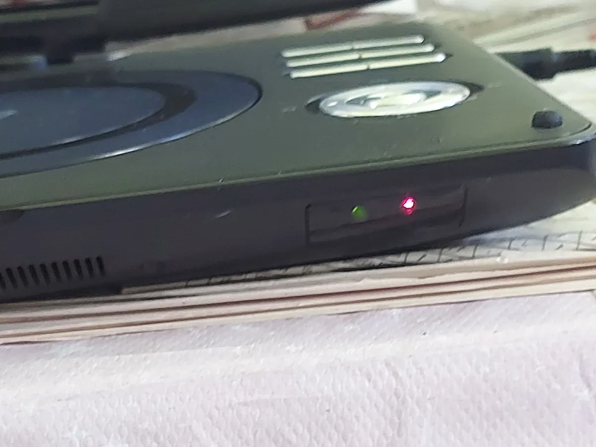 Logik 10 inch Portable DVD Player, Model L10SPDVD1 - Image 3