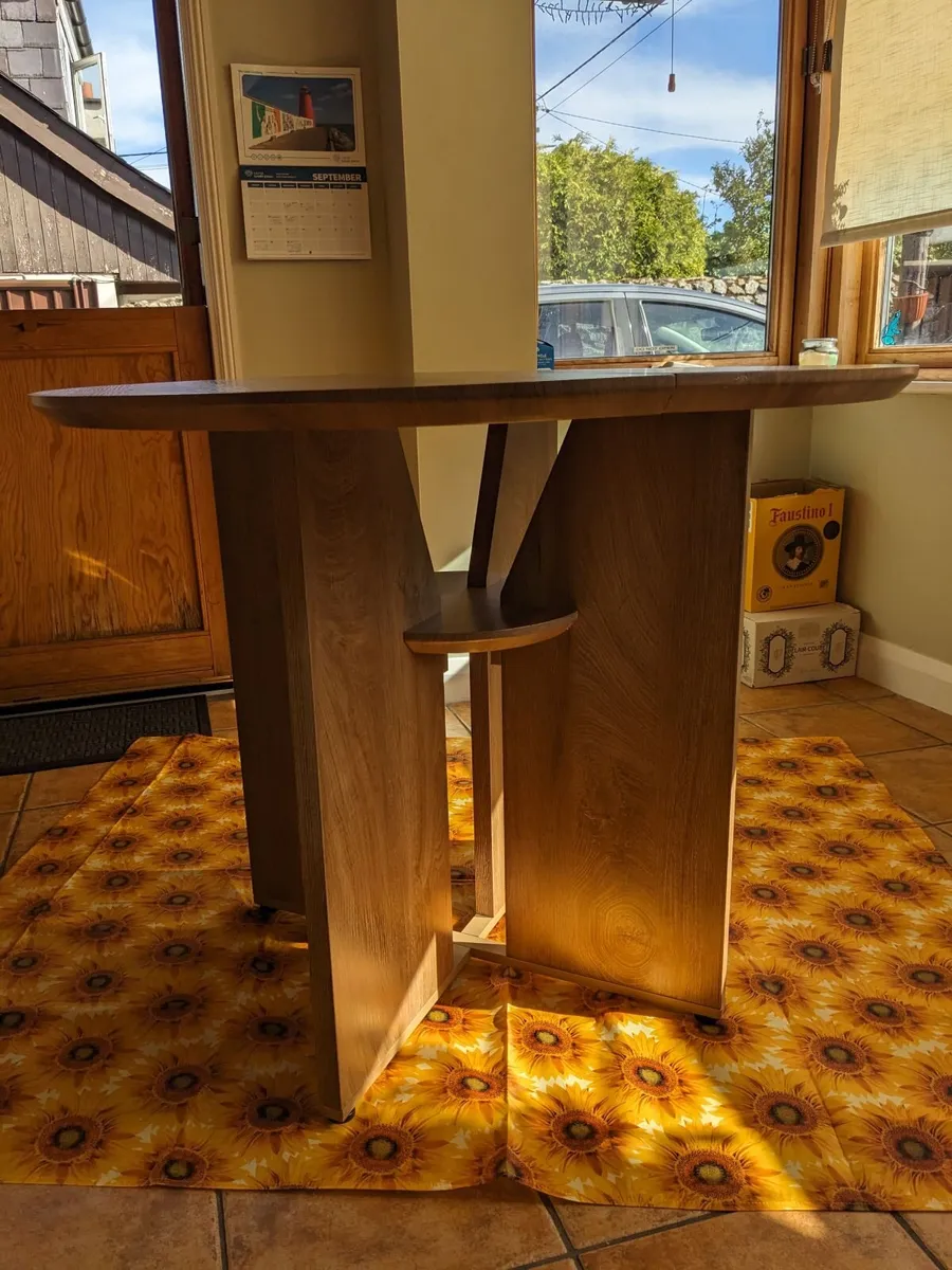 Dining/kitchen circular table.  Diameter 100cm. - Image 2