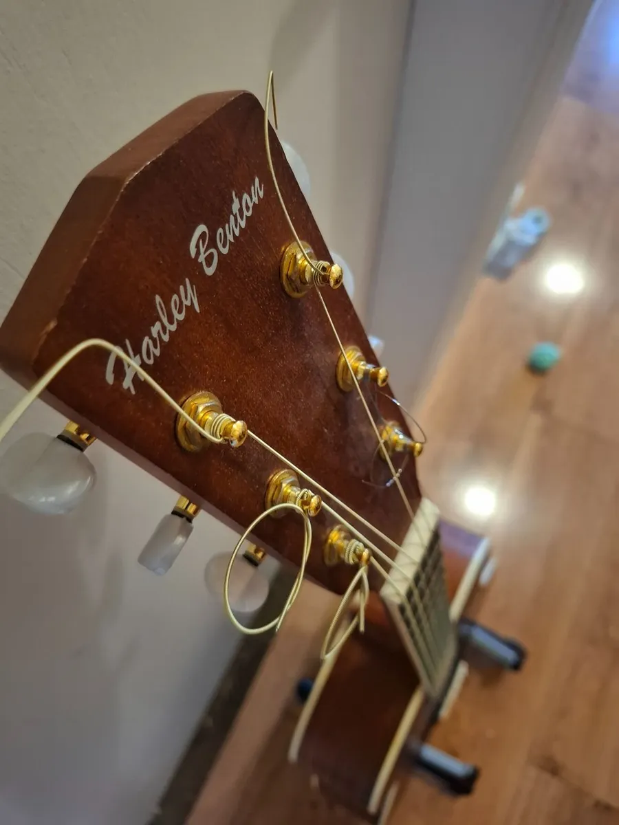 Acoustic Guitar - Image 4