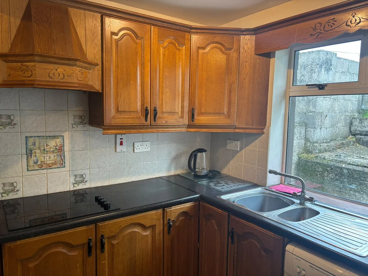 Solid oak kitchen - Image 1