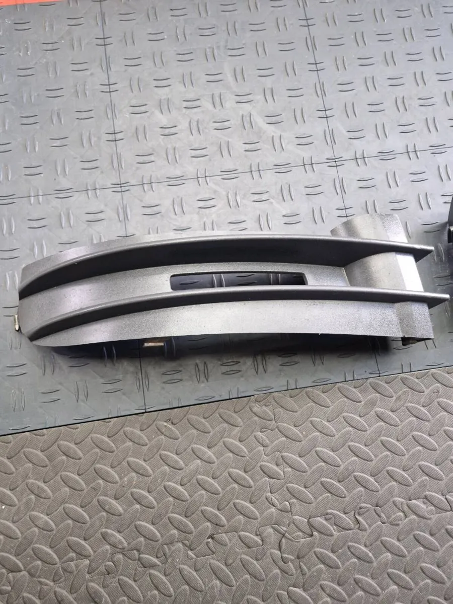 Volkswagen caddy 2k 04 - 10 bumper grills - Image 2