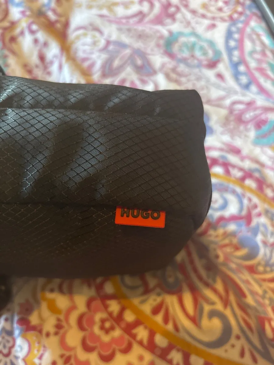 Hugo Boss bag - Image 2