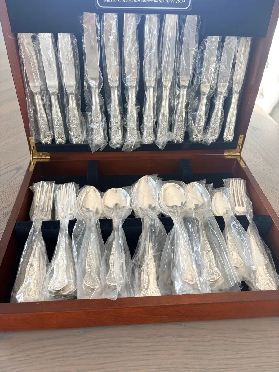 Newbridge 44 piece cutlery in wooden display box - Image 2