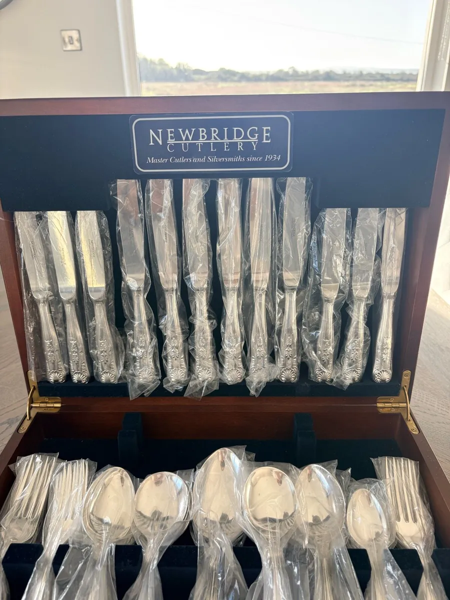 Newbridge 44 piece cutlery in wooden display box - Image 4