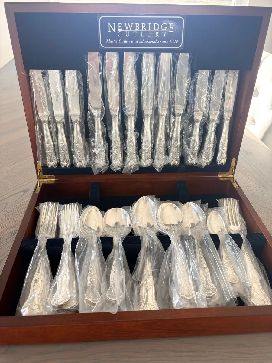 Newbridge 44 piece cutlery in wooden display box - Image 3