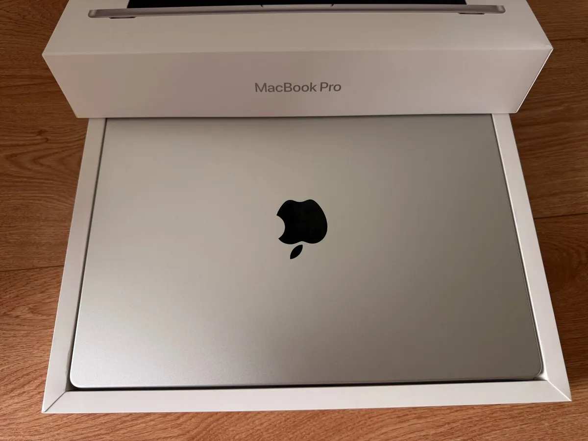 New Macbook Pro M5 Pro 24GB 2TB SSD - Image 2